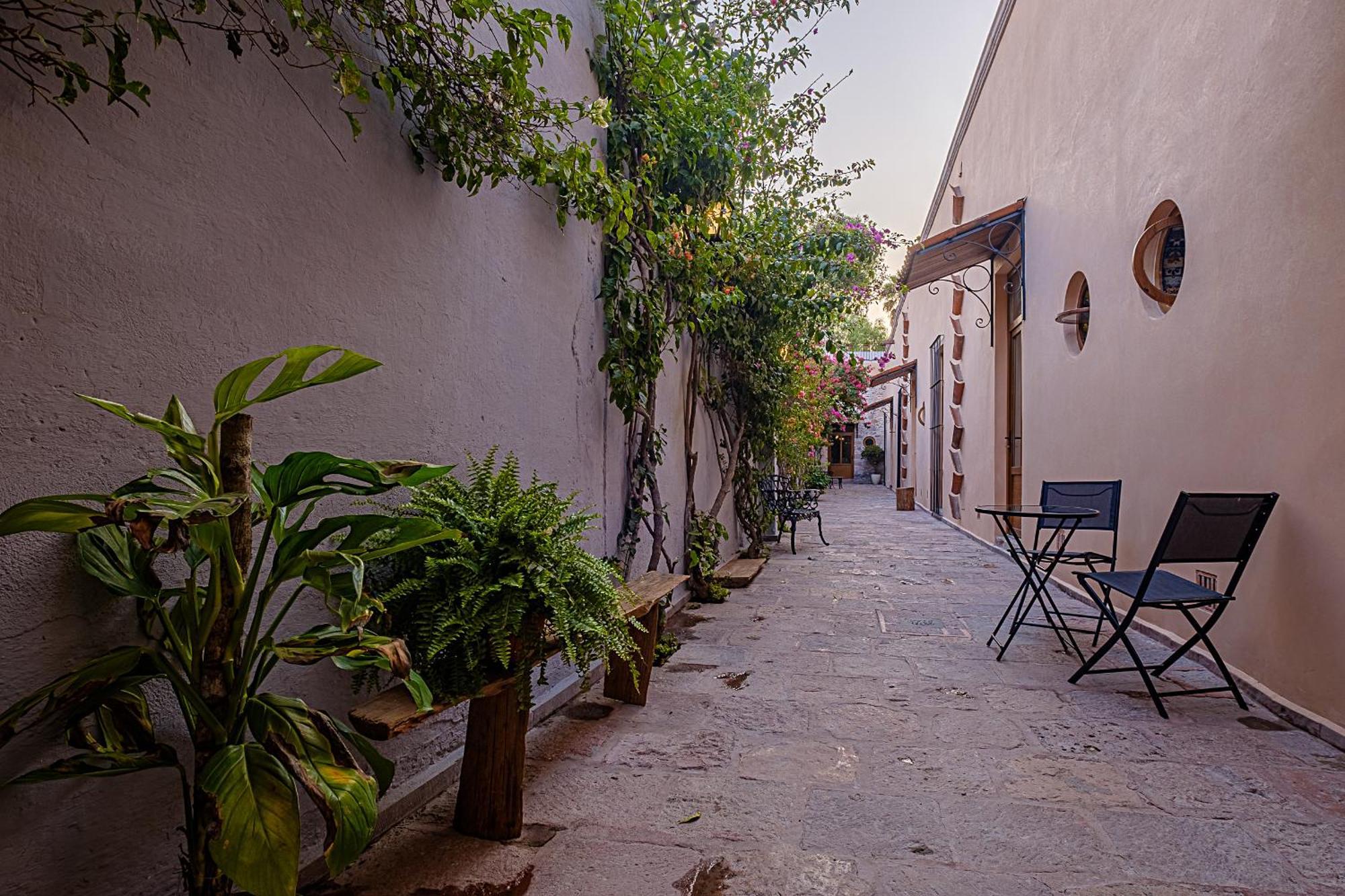 Veinticinco20H Aparthotel Querétaro Exteriör bild